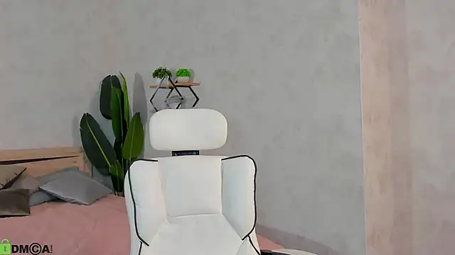 Snapshot of Ella_Burns chatting on 14, 11, 2025 Ella Burns online show from 14, 11, 2025