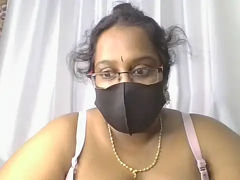 Snapshot of hootypriya chatting on 30, 6, 2026 hootypriya online show from 30, 6, 2026