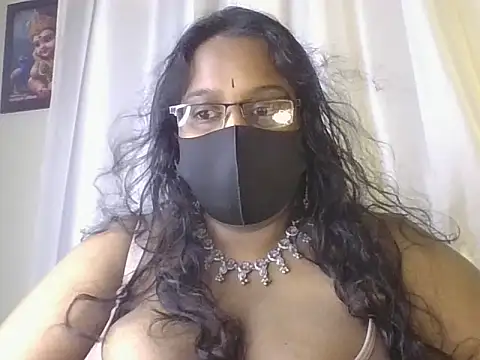 Snapshot of hootypriya chatting on 1, 7, 2026 hootypriya online show from 1, 7, 2026