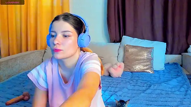 Eva purrr  online show from 25, 11, 2025