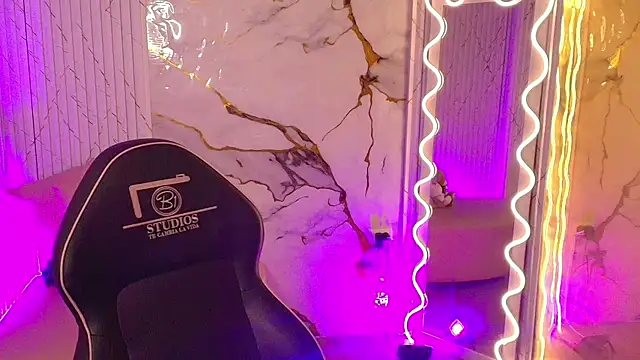 PEACHY TAY online show from 22, 4, 2026