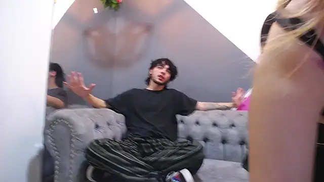 Carolina Morel online show from 20, 11, 2025