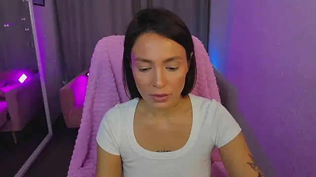 Naila Whisper online show from 8, 11, 2025