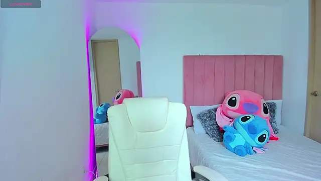 Janettcruz online show from 7, 4, 2026