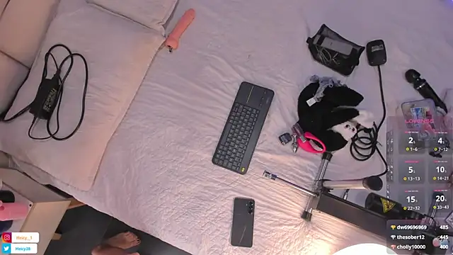 Heicy--01 online show from 20, 11, 2025