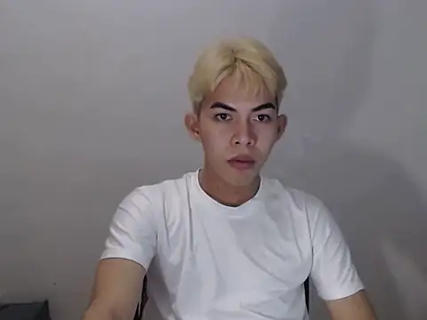 Snapshot of Urhotsilverboy chatting on 22, 5, 2026 Urhotsilverboy online show from 22, 5, 2026