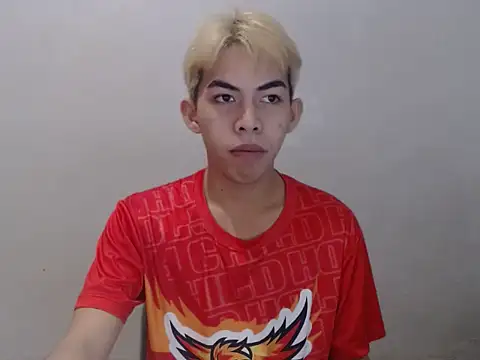 Snapshot of Urhotsilverboy chatting on 4, 6, 2026 Urhotsilverboy online show from 4, 6, 2026