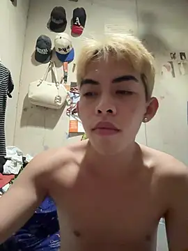 Snapshot of Urhotsilverboy chatting on 5, 6, 2026 Urhotsilverboy online show from 5, 6, 2026