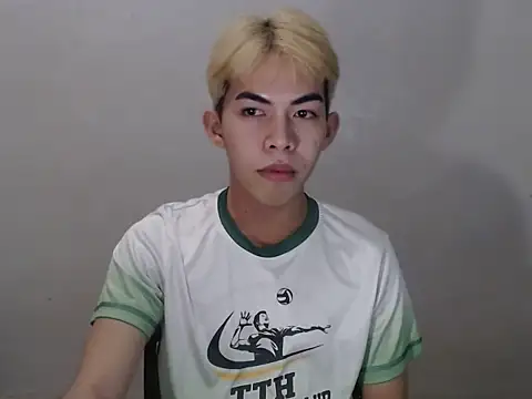 Snapshot of Urhotsilverboy chatting on 8, 6, 2026 Urhotsilverboy online show from 8, 6, 2026