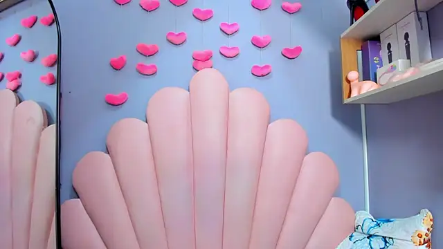 luci miller online show from 22, 4, 2026