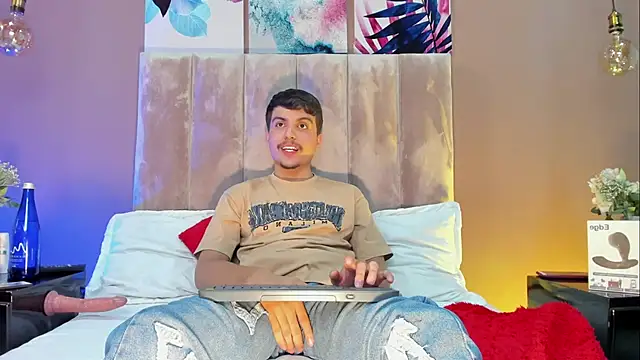 NicolasRey1 online show from 18, 11, 2025