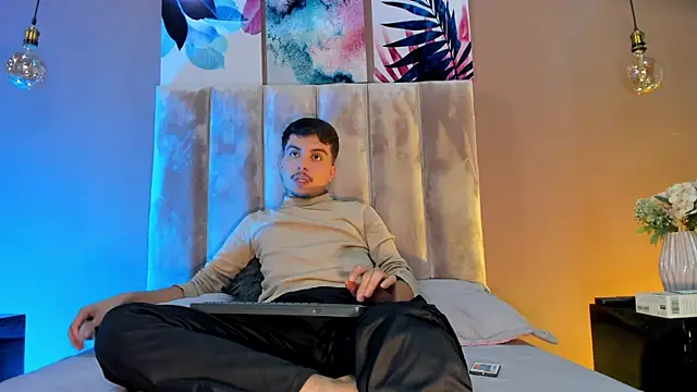 NicolasRey1 online show from 21, 11, 2025