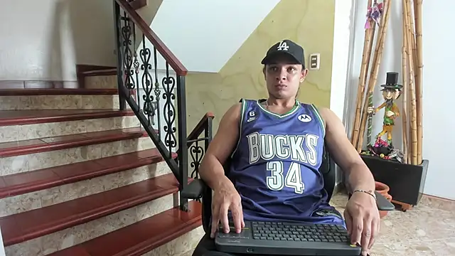 Snapshot of Belamiramill chatting on 10, 11, 2025 Belamiramill online show from 10, 11, 2025