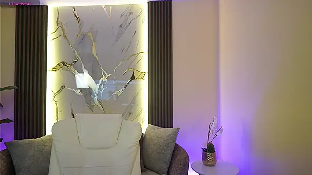 Snapshot of TessaaFox chatting on 18, 12, 2025 TessaaFox online show from 18, 12, 2025