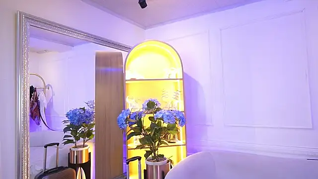 Snapshot of TessaaFox chatting on 5, 2, 2026 TessaaFox online show from 5, 2, 2026