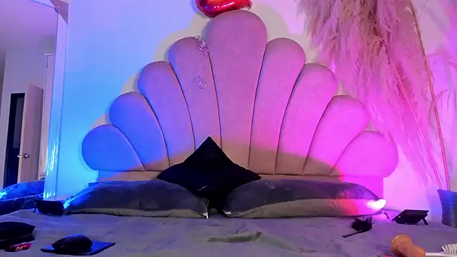 Dominique Rae online show from 13, 3, 2026