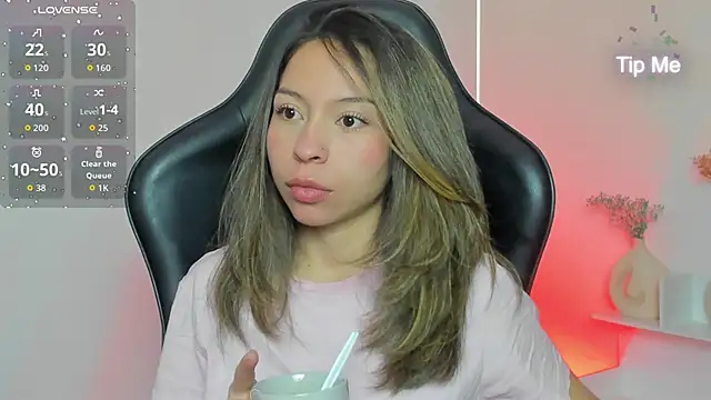 Snapshot of LuluuBerry chatting on 19, 11, 2025 LuluuBerry online show from 19, 11, 2025