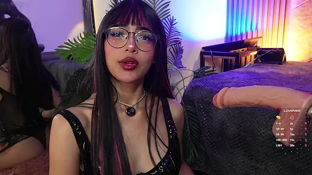  ViolletteNoir  online show from 21, 4, 2026