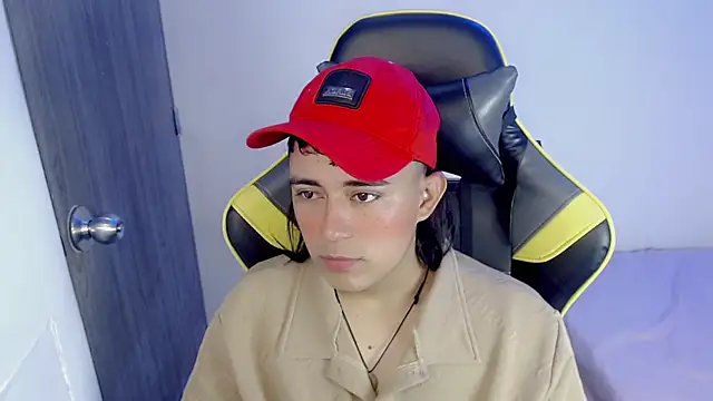 Snapshot of Tatann_18 chatting on 7, 11, 2025 Tatann 18 online show from 7, 11, 2025