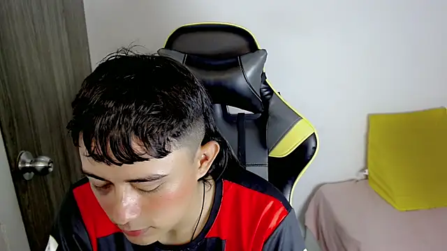 Snapshot of Tatann_18 chatting on 11, 11, 2025 Tatann 18 online show from 11, 11, 2025