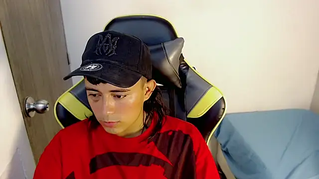 Snapshot of Tatann_18 chatting on 15, 11, 2025 Tatann 18 online show from 15, 11, 2025