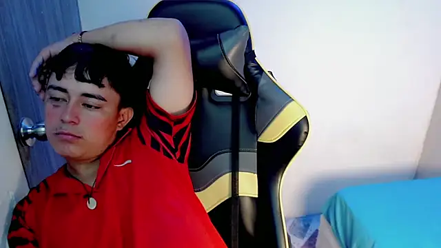 Snapshot of Tatann_18 chatting on 17, 11, 2025 Tatann 18 online show from 17, 11, 2025