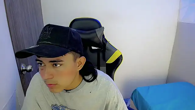 Snapshot of Tatann_18 chatting on 18, 11, 2025 Tatann 18 online show from 18, 11, 2025