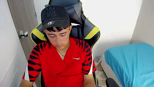 Snapshot of Tatann_18 chatting on 19, 11, 2025 Tatann 18 online show from 19, 11, 2025