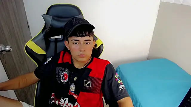 Snapshot of Tatann_18 chatting on 20, 11, 2025 Tatann 18 online show from 20, 11, 2025