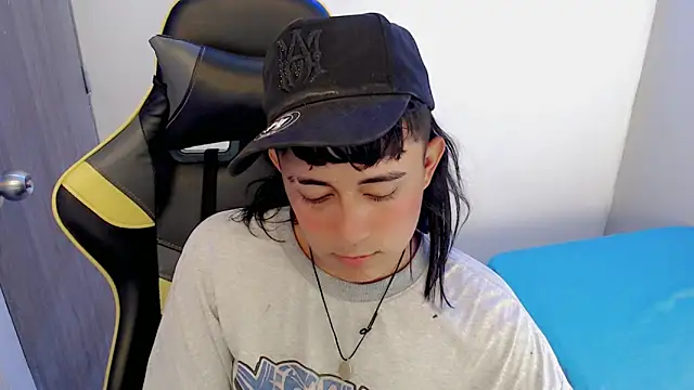 Snapshot of Tatann_18 chatting on 21, 11, 2025 Tatann 18 online show from 21, 11, 2025