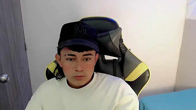 Snapshot of Tatann_18 chatting on 27, 11, 2025 Tatann 18 online show from 27, 11, 2025