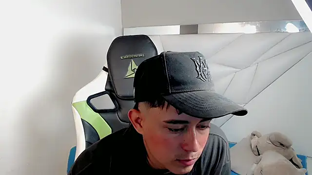 Snapshot of Tatann_18 chatting on 5, 12, 2025 Tatann 18 online show from 5, 12, 2025