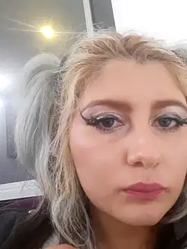 Snapshot of Hollywouldd chatting on 16, 11, 2025 Hollywouldd online show from 16, 11, 2025