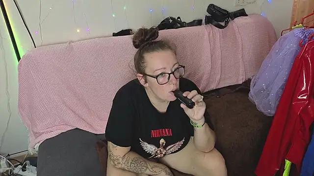 JadeStarUK online show from 17, 11, 2025