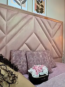 DemiJones  online show from 28, 4, 2026