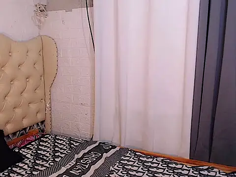 Snapshot of Sassy_Siarre chatting on 4, 12, 2025 Sassy Siarre online show from 4, 12, 2025