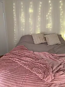 Snapshot of LillieMaee chatting on 22, 3, 2026 LillieMaee online show from 22, 3, 2026