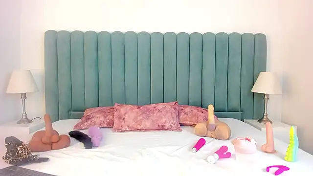 FrancescaSkuirt online show from 19, 2, 2026