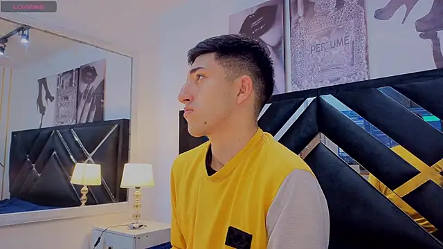 Un Sluttyy online show from 20, 4, 2026