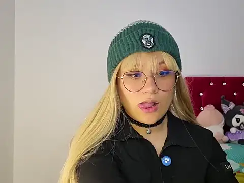 littlec4ke online show from 19, 11, 2025