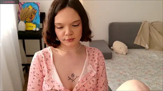 Snapshot of Sweety_cheeky chatting on 5, 4, 2026 Sweety cheeky online show from 5, 4, 2026