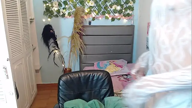 catherin foxxx online show from 16, 11, 2025