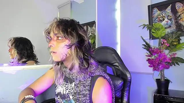 luxiel  online show from 24, 11, 2025