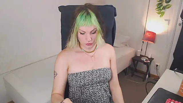 slutty violet online show from 5, 8, 2026