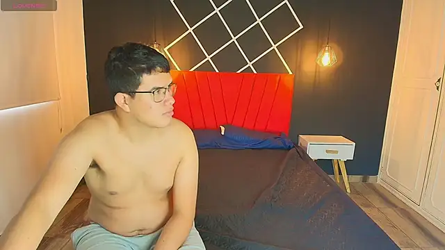 Logan Chloe online show from 24, 11, 2025