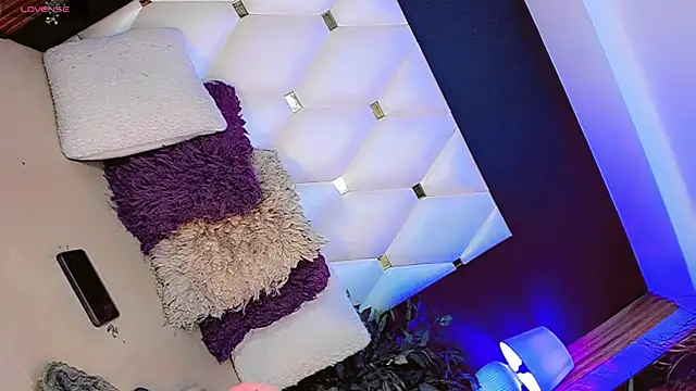 AnnaRouseQueen online show from 25, 4, 2026