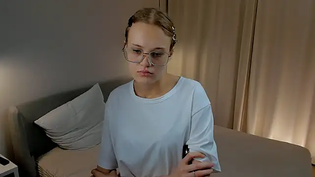 LilianGlenna online show from 18, 11, 2025