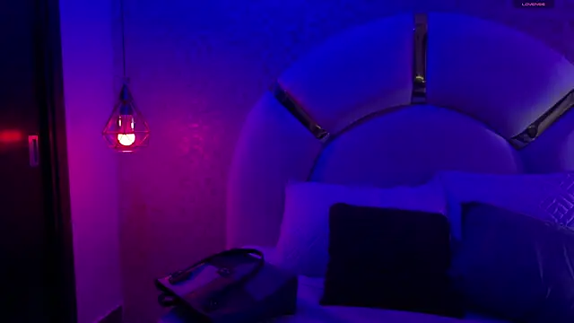 Snapshot of aria_sm chatting on 12, 11, 2025 aria sm online show from 12, 11, 2025