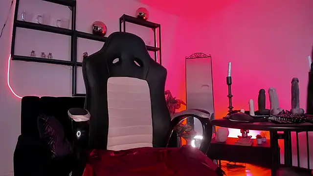 Halley Ravenn online show from 31, 3, 2026