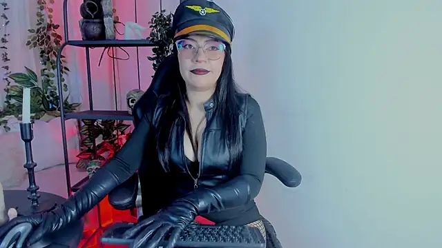 Snapshot of Halley_Ravenn chatting on 15, 5, 2026 Halley Ravenn online show from 15, 5, 2026